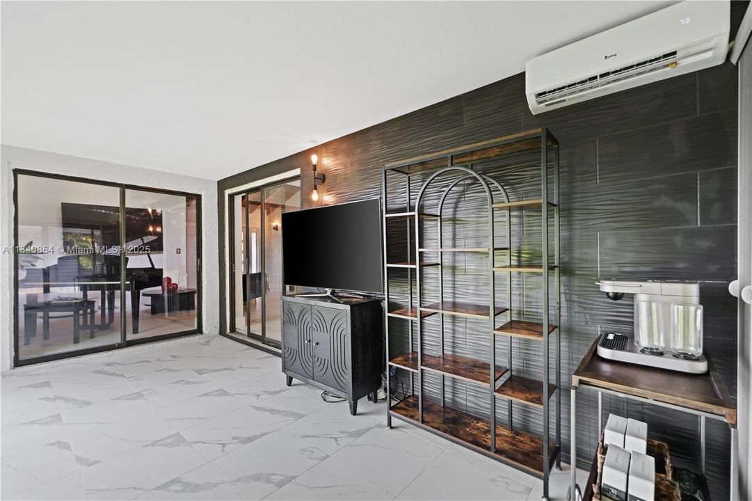 Active With Contract: $595,000 (2 beds, 2 baths, 1175 Square Feet)