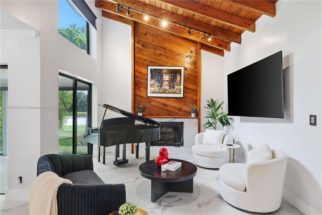 Active With Contract: $595,000 (2 beds, 2 baths, 1175 Square Feet)