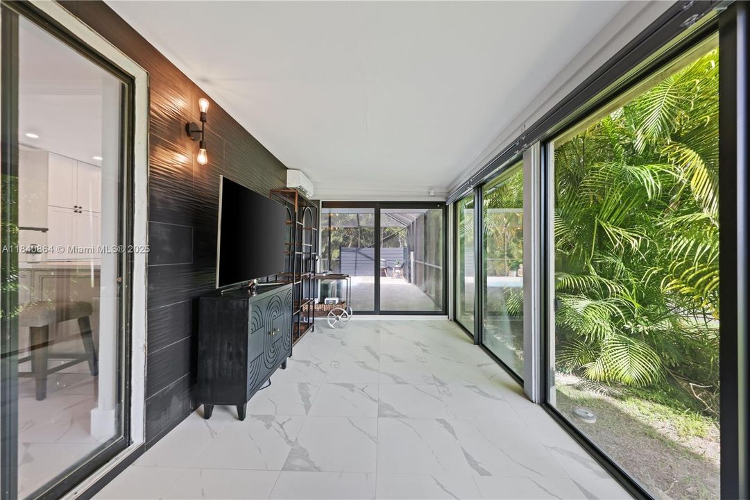 Active With Contract: $595,000 (2 beds, 2 baths, 1175 Square Feet)