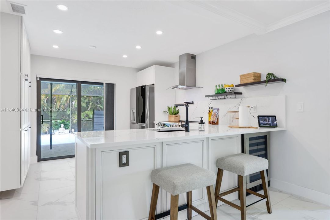 Active With Contract: $595,000 (2 beds, 2 baths, 1175 Square Feet)