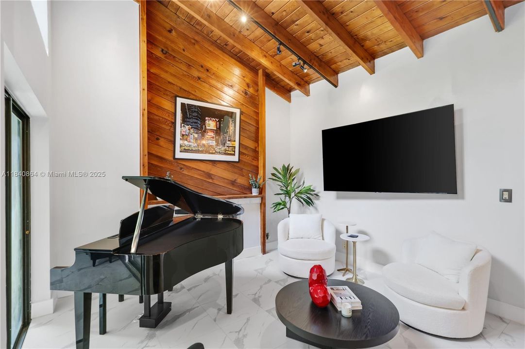 Active With Contract: $595,000 (2 beds, 2 baths, 1175 Square Feet)