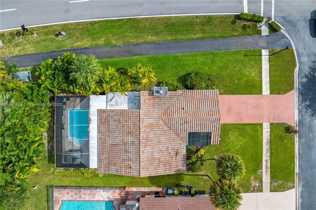 Active With Contract: $595,000 (2 beds, 2 baths, 1175 Square Feet)