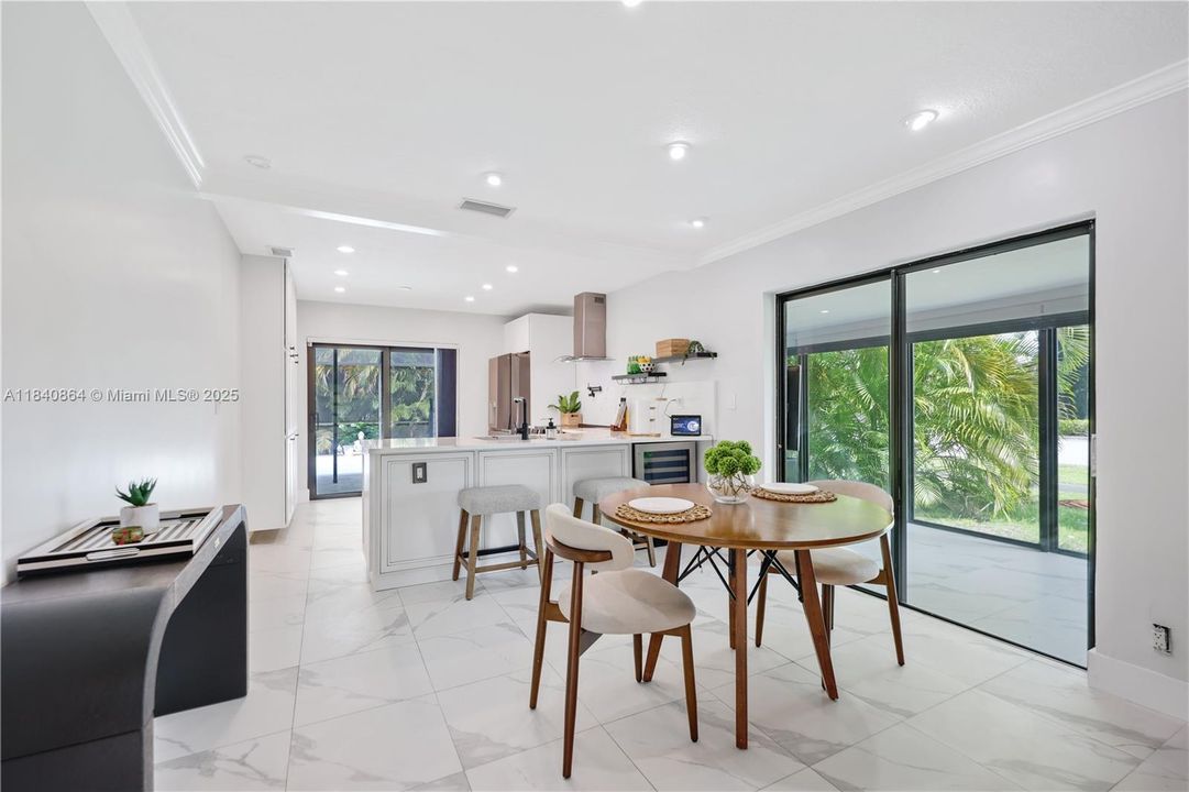 Active With Contract: $595,000 (2 beds, 2 baths, 1175 Square Feet)