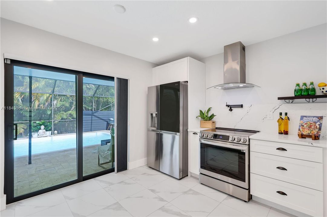 Active With Contract: $595,000 (2 beds, 2 baths, 1175 Square Feet)