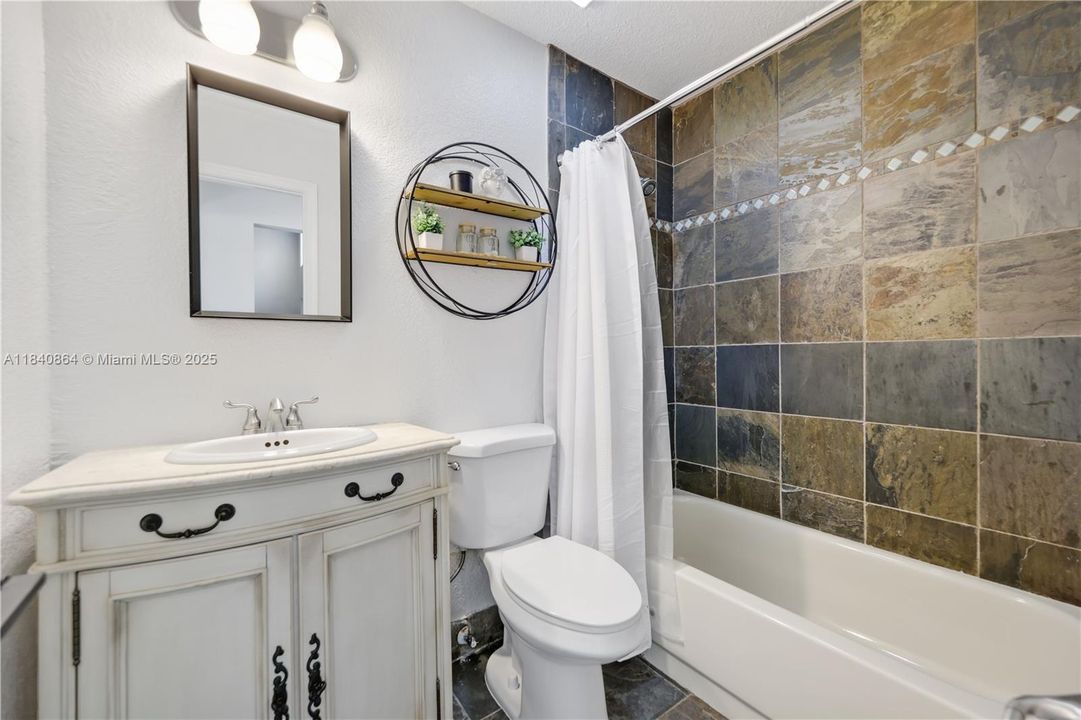 Active With Contract: $595,000 (2 beds, 2 baths, 1175 Square Feet)