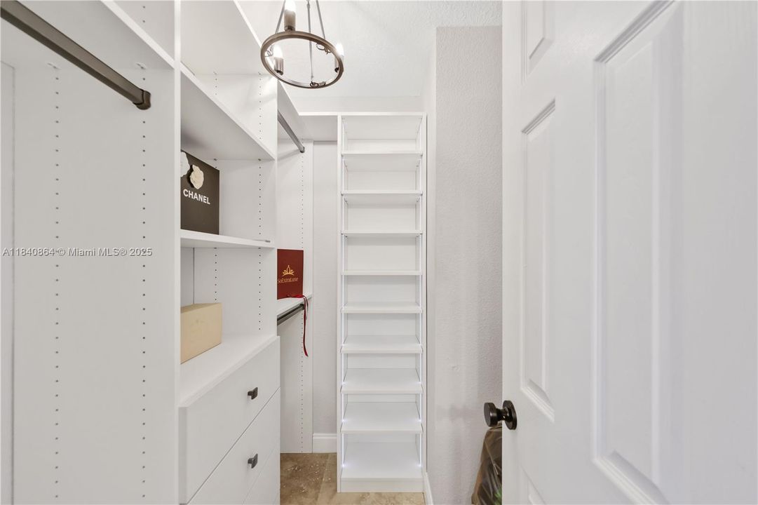 Active With Contract: $595,000 (2 beds, 2 baths, 1175 Square Feet)