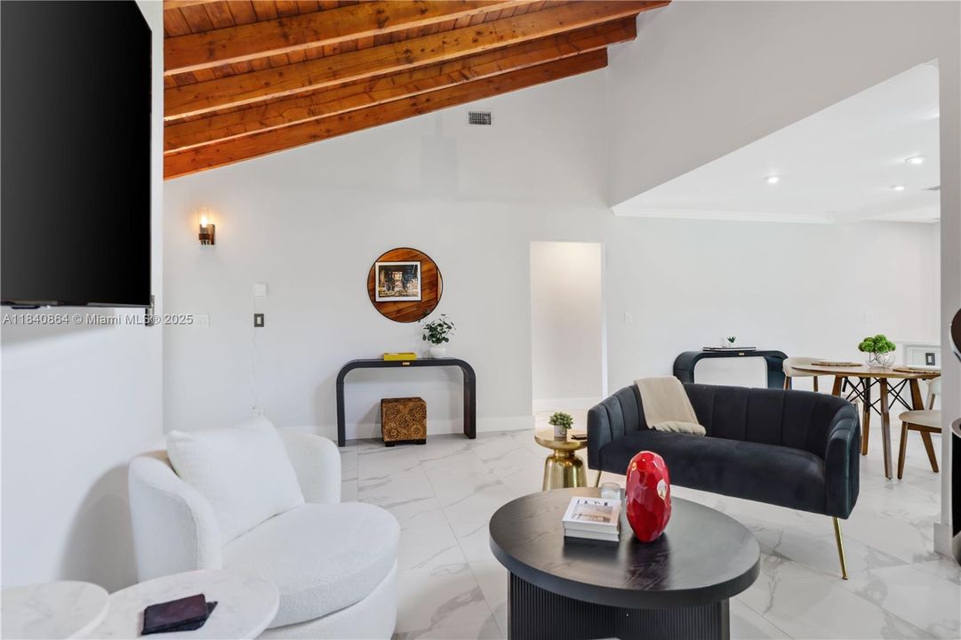 Active With Contract: $595,000 (2 beds, 2 baths, 1175 Square Feet)