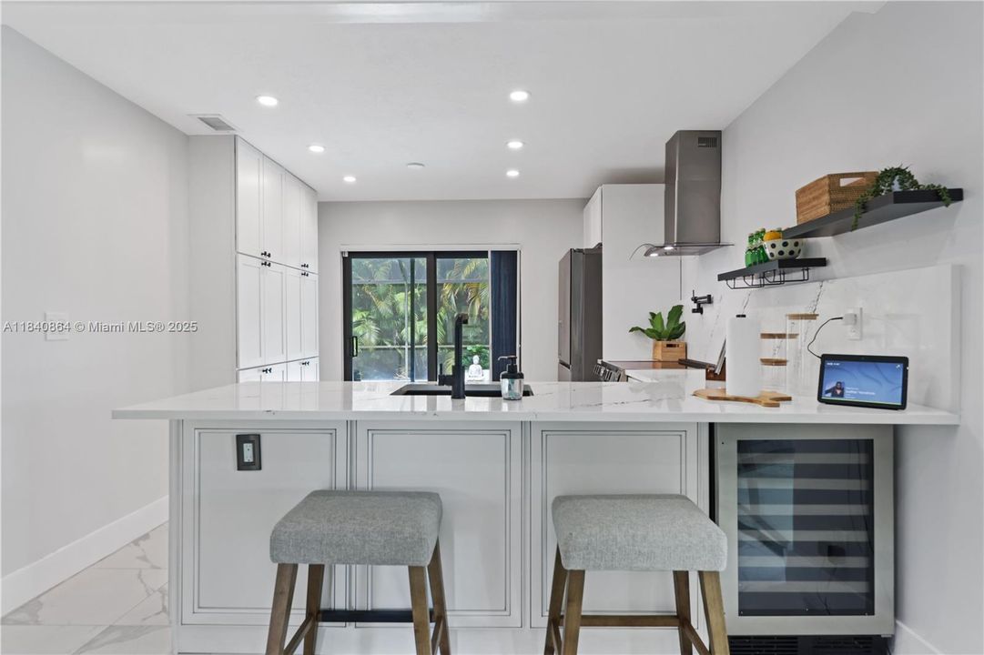 Active With Contract: $595,000 (2 beds, 2 baths, 1175 Square Feet)