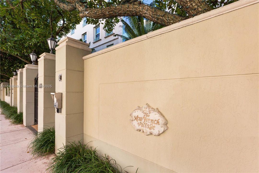 Recently Sold: $1,798,000 (3 beds, 2 baths, 2860 Square Feet)