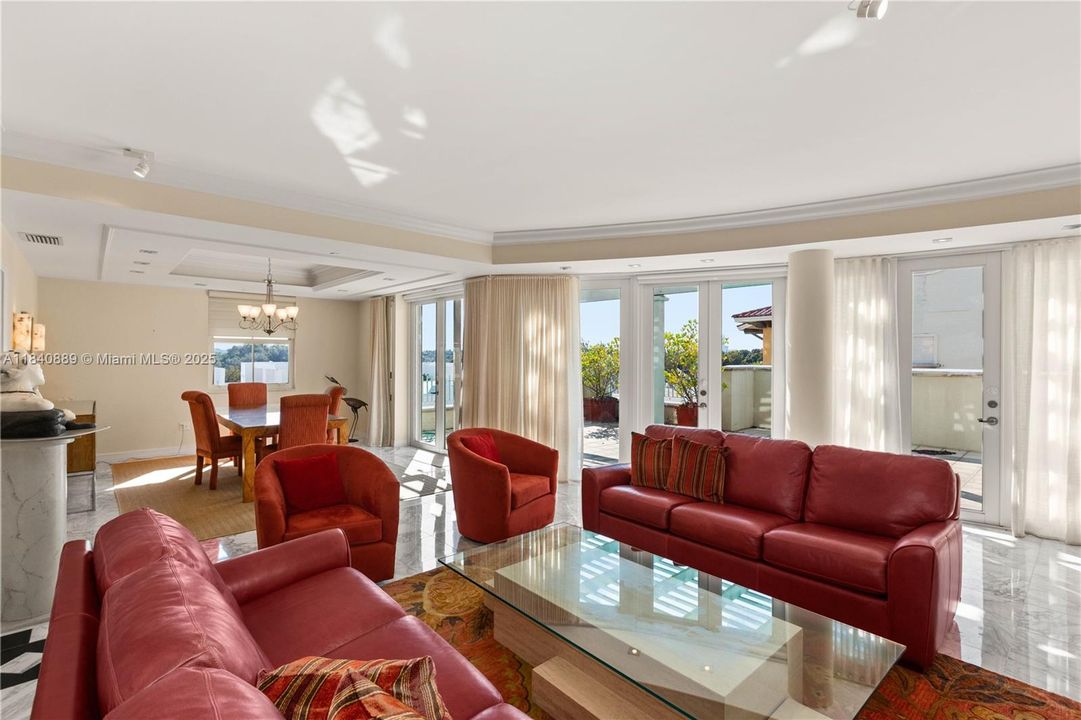 Recently Sold: $1,798,000 (3 beds, 2 baths, 2860 Square Feet)