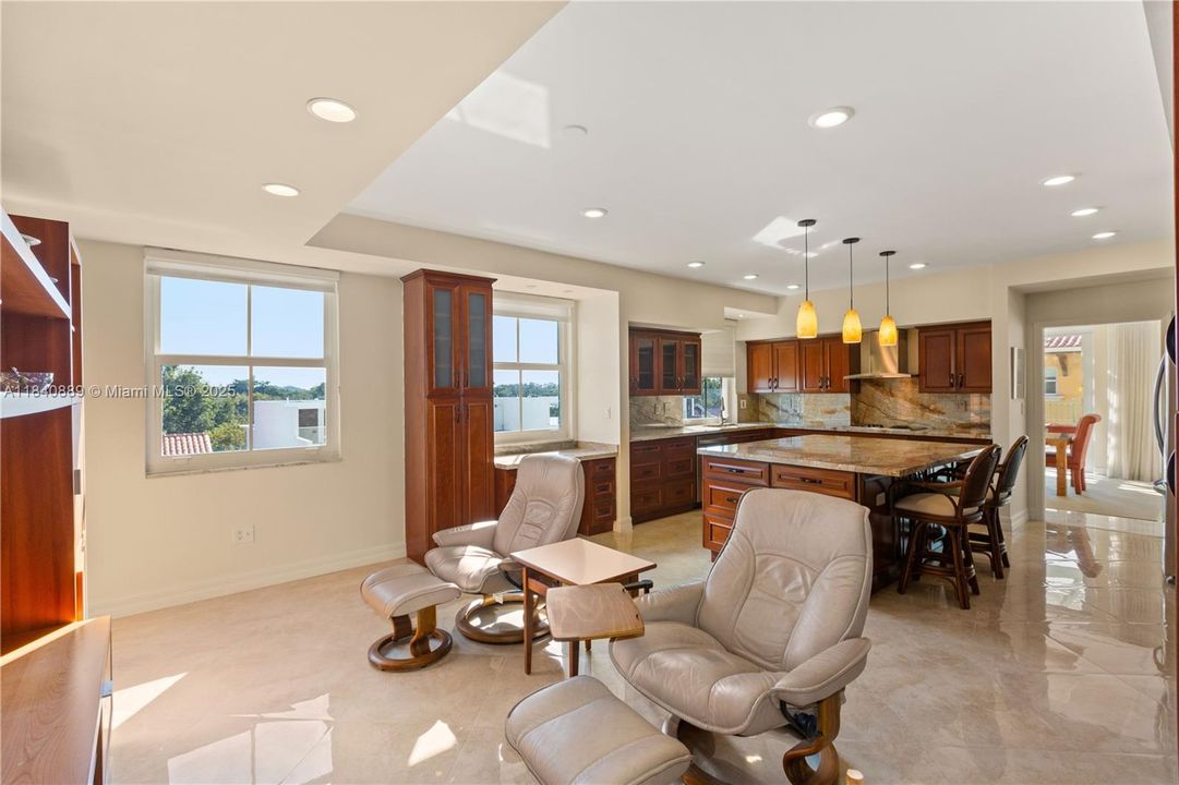 Recently Sold: $1,798,000 (3 beds, 2 baths, 2860 Square Feet)