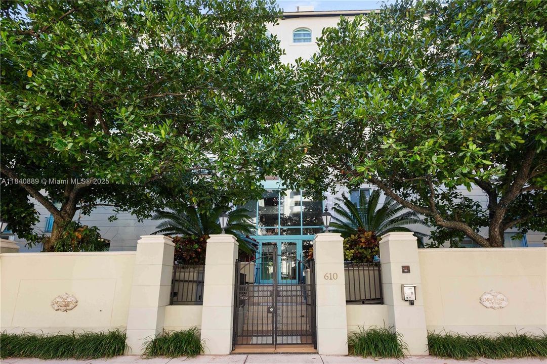 Recently Sold: $1,798,000 (3 beds, 2 baths, 2860 Square Feet)