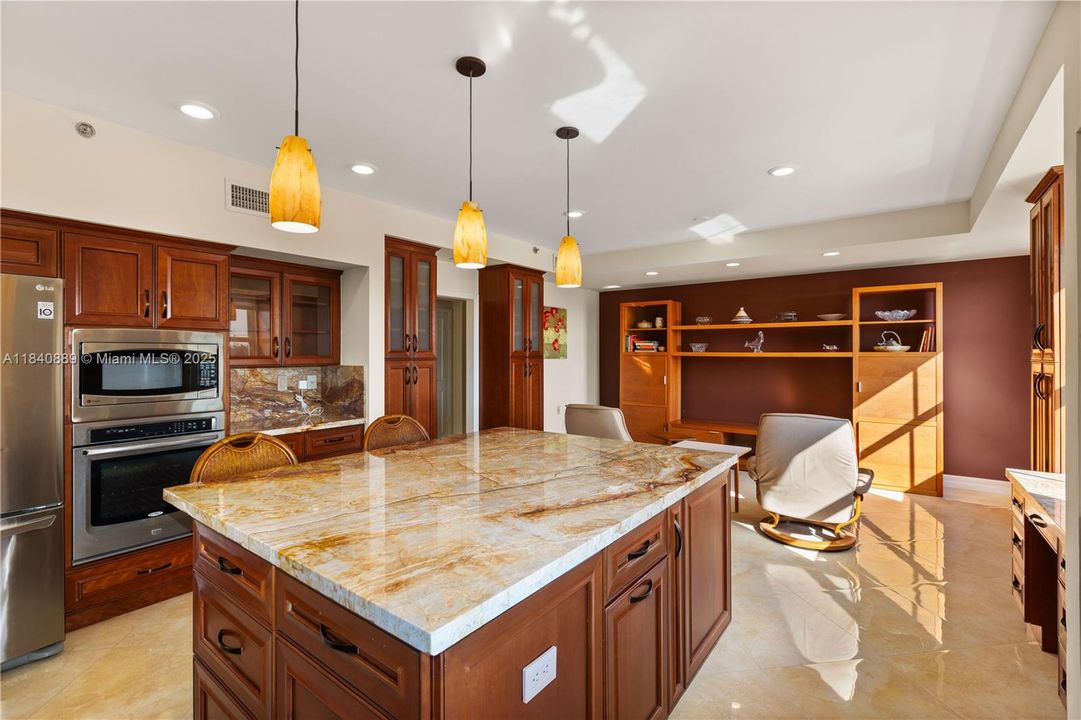 Recently Sold: $1,798,000 (3 beds, 2 baths, 2860 Square Feet)