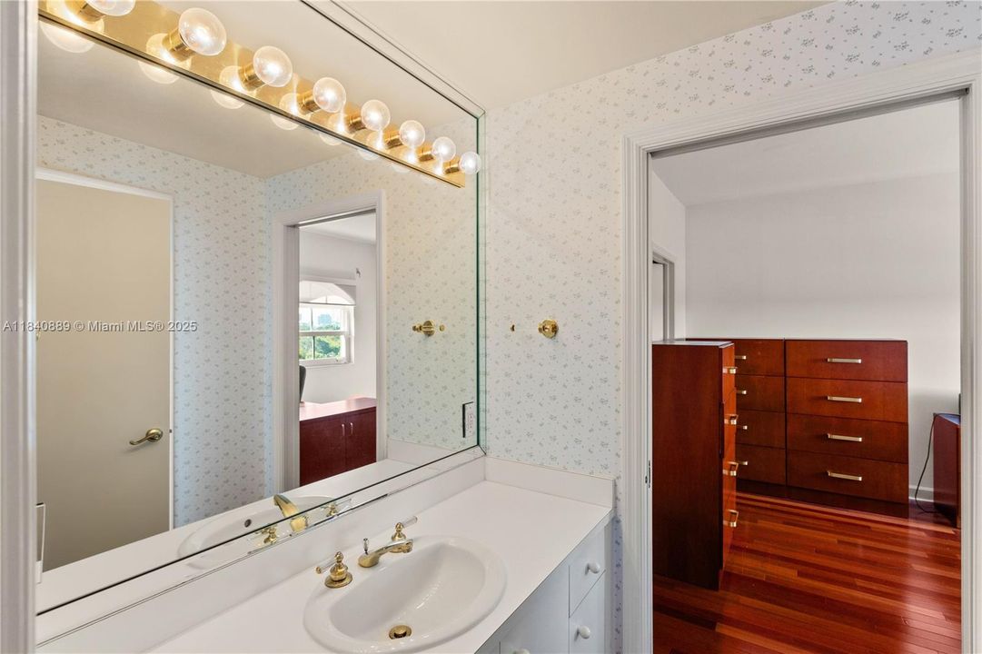 Recently Sold: $1,798,000 (3 beds, 2 baths, 2860 Square Feet)