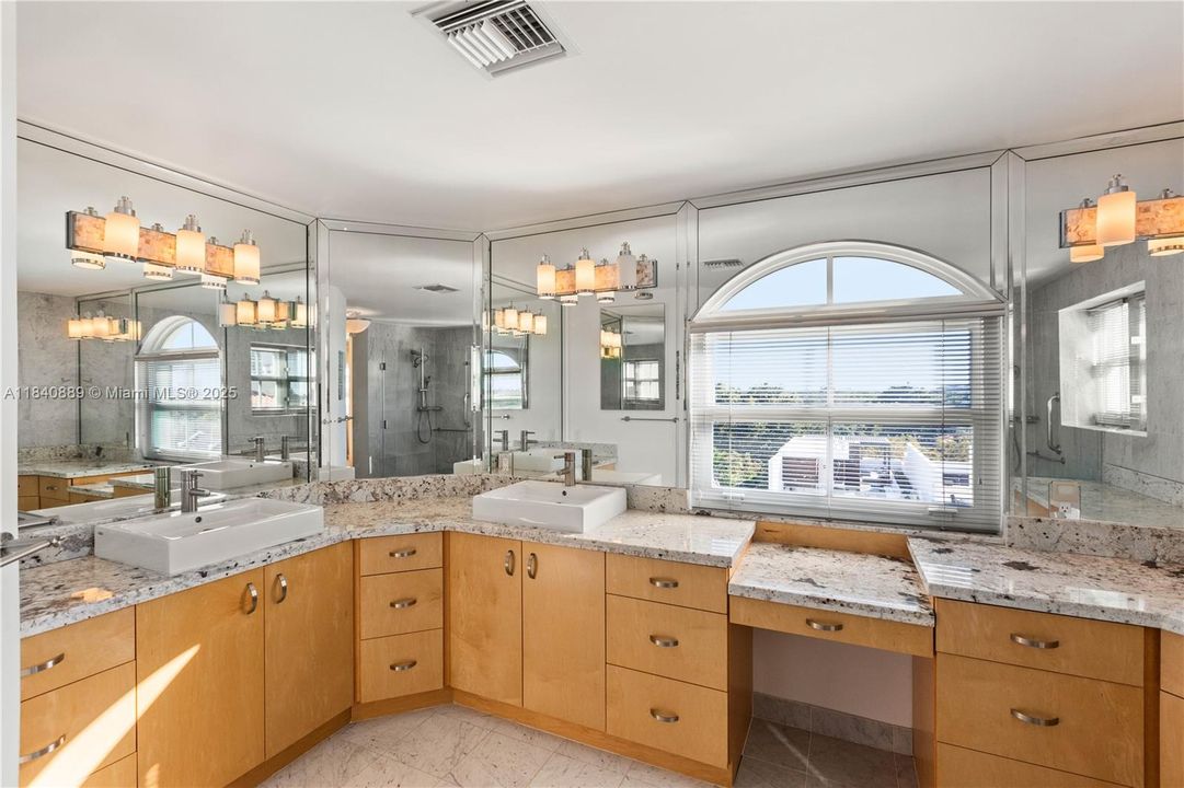 Recently Sold: $1,798,000 (3 beds, 2 baths, 2860 Square Feet)