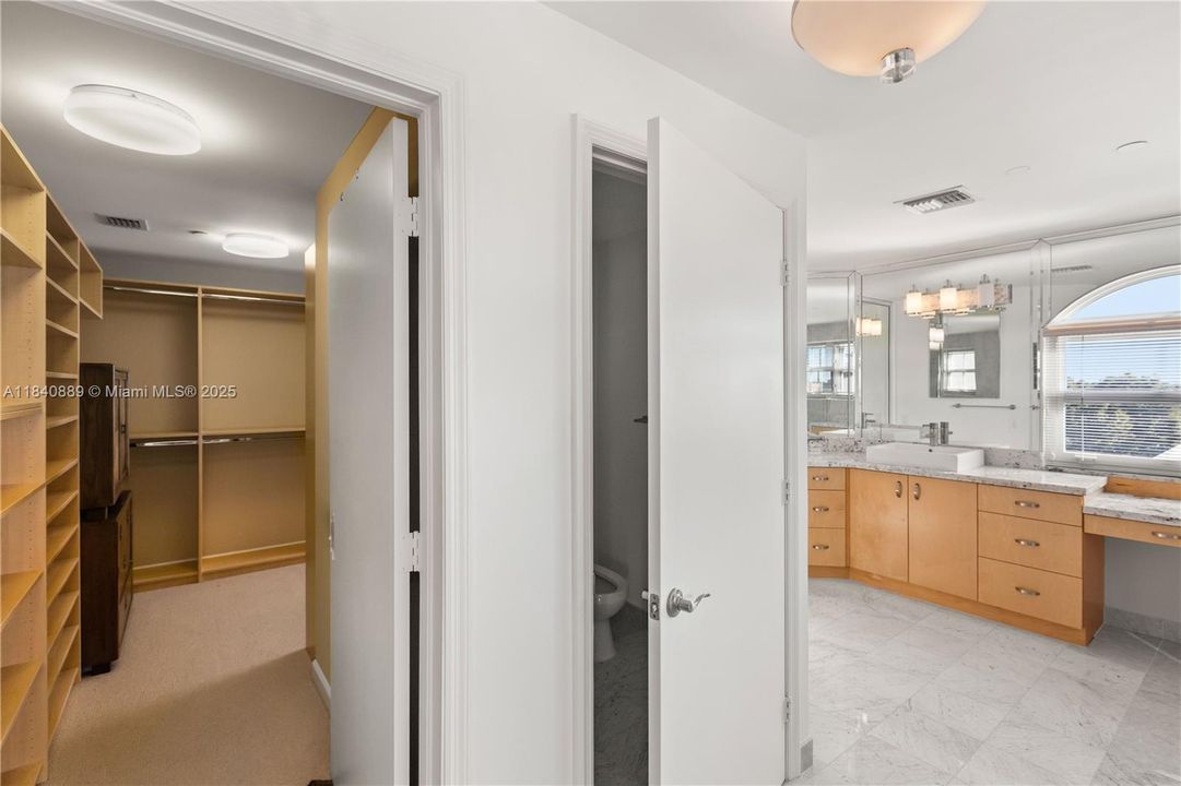Recently Sold: $1,798,000 (3 beds, 2 baths, 2860 Square Feet)