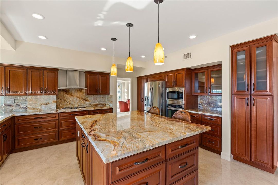 Recently Sold: $1,798,000 (3 beds, 2 baths, 2860 Square Feet)