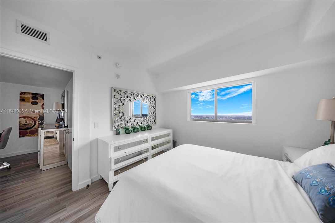 Recently Sold: $745,000 (2 beds, 2 baths, 1143 Square Feet)