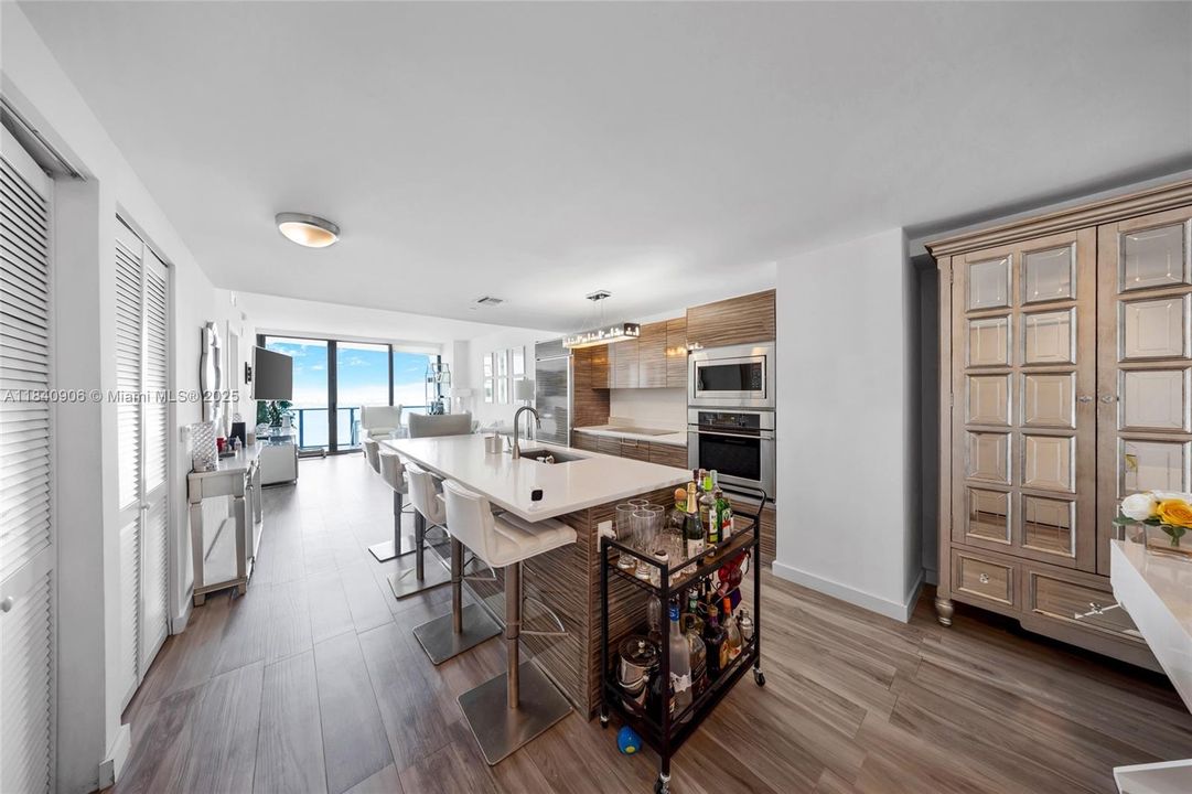 Recently Sold: $745,000 (2 beds, 2 baths, 1143 Square Feet)