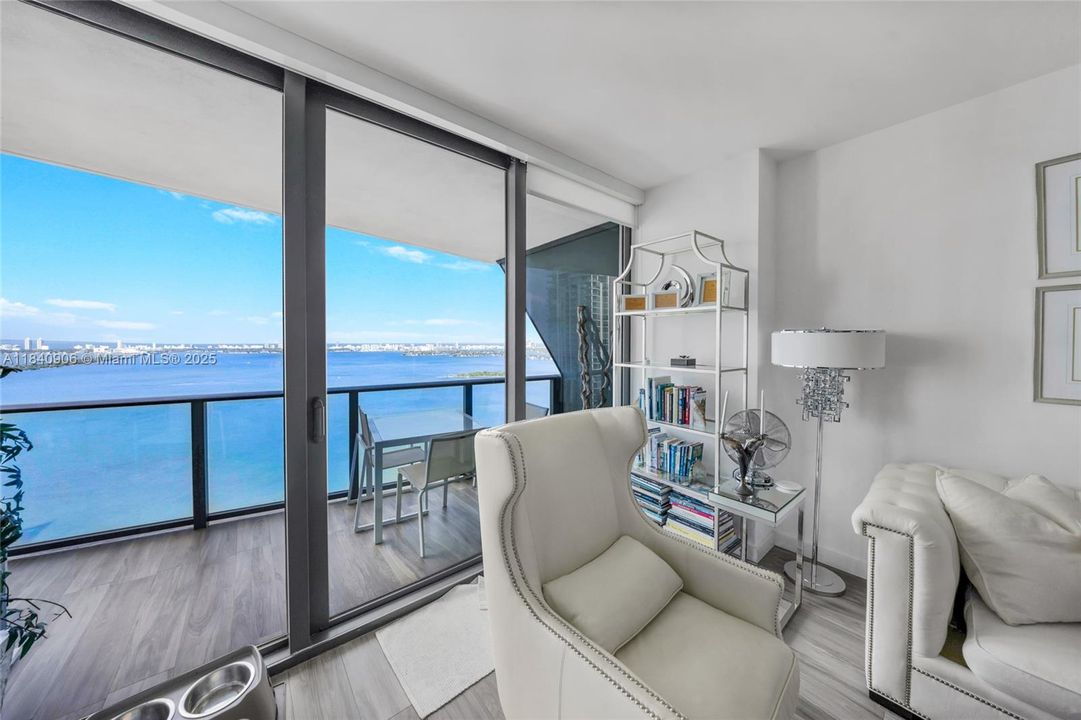 Recently Sold: $745,000 (2 beds, 2 baths, 1143 Square Feet)