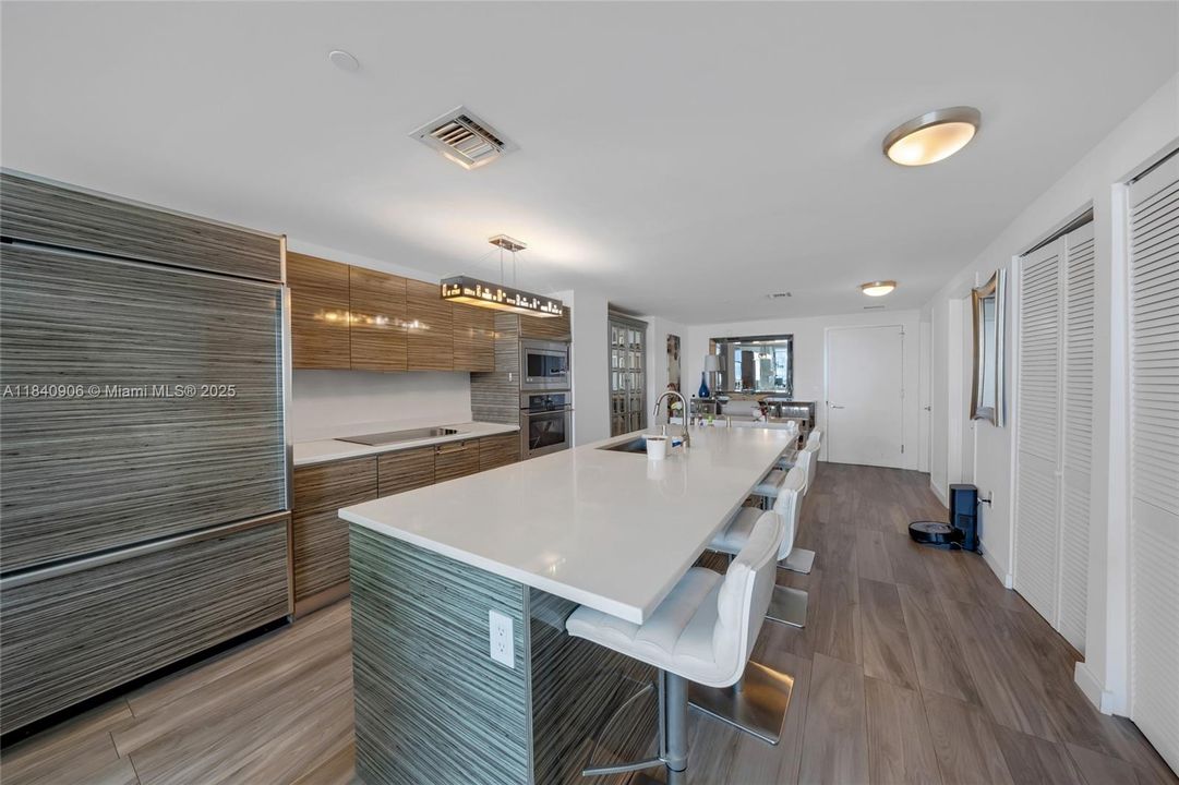 Recently Sold: $745,000 (2 beds, 2 baths, 1143 Square Feet)