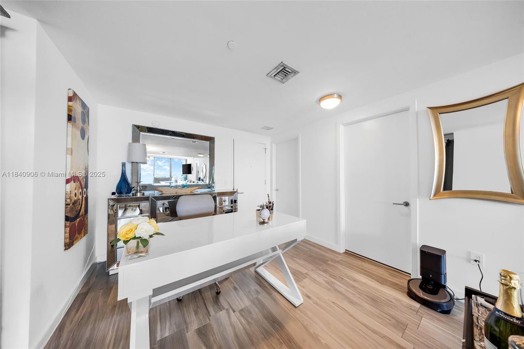 Recently Sold: $745,000 (2 beds, 2 baths, 1143 Square Feet)