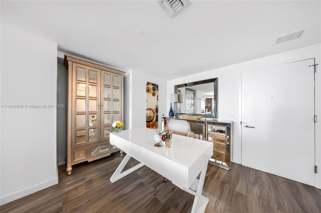 Recently Sold: $745,000 (2 beds, 2 baths, 1143 Square Feet)