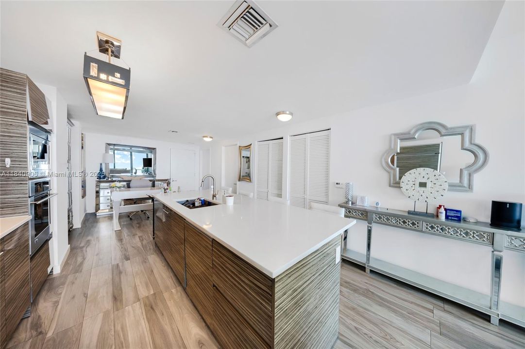 Recently Sold: $745,000 (2 beds, 2 baths, 1143 Square Feet)
