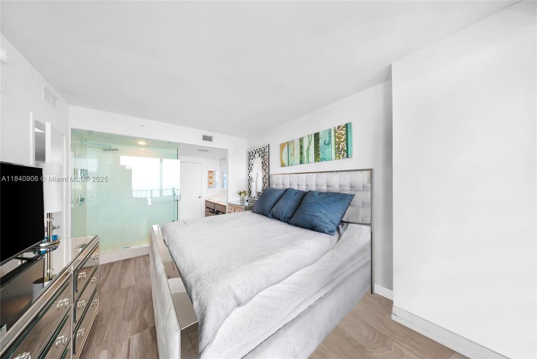 Recently Sold: $745,000 (2 beds, 2 baths, 1143 Square Feet)