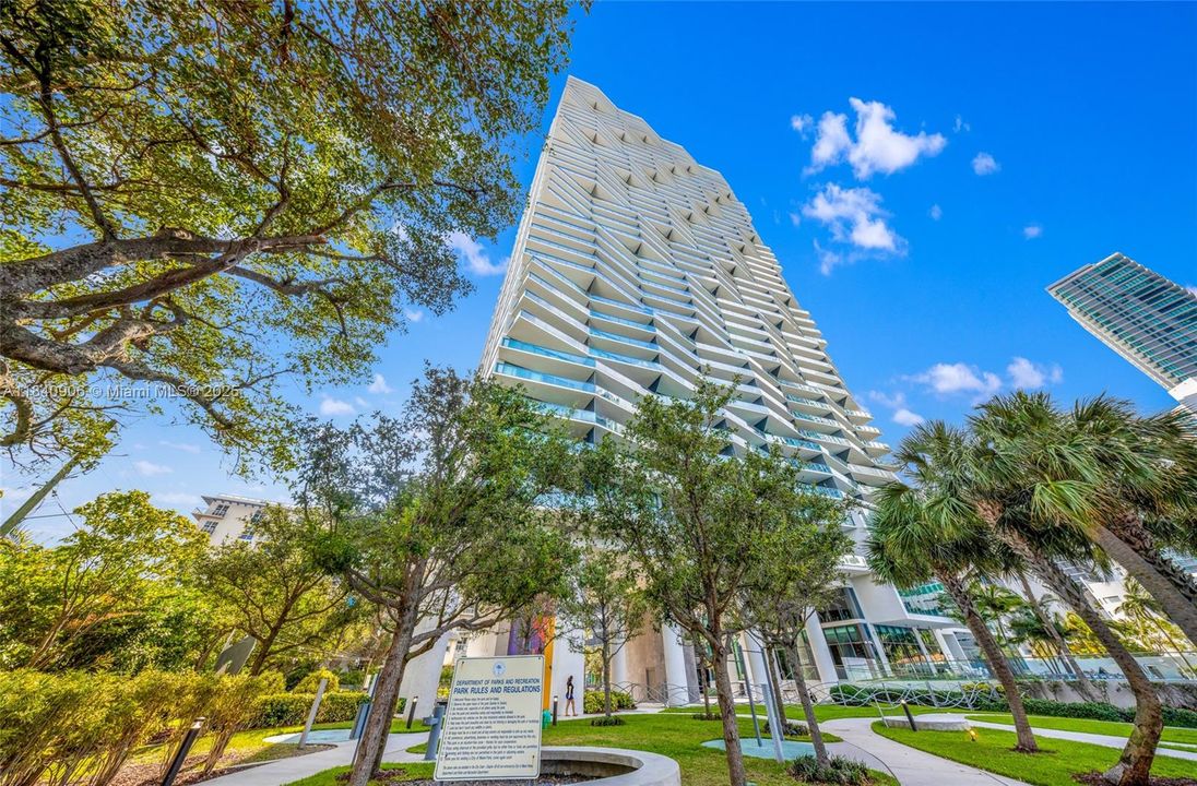Recently Sold: $745,000 (2 beds, 2 baths, 1143 Square Feet)