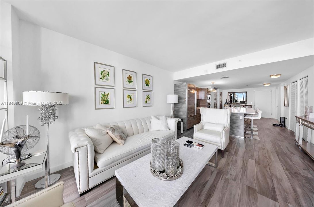Recently Sold: $745,000 (2 beds, 2 baths, 1143 Square Feet)