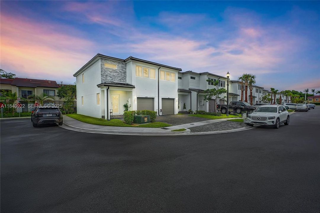 En Venta: $502,950 (3 camas, 2 baños, 1276 Pies cuadrados)