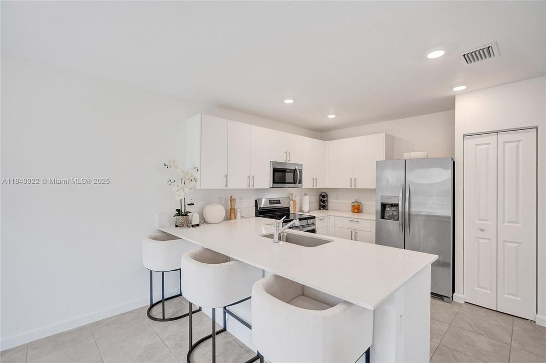 En Venta: $502,950 (3 camas, 2 baños, 1276 Pies cuadrados)