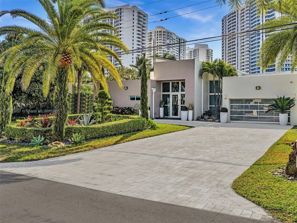 На продажу: $5,600,000 (5 спален, 4 ванн, 4456 Квадратных фут)