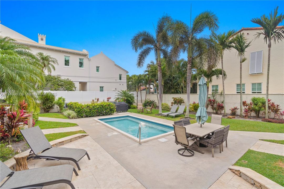 合同活跃: $5,300,000 (0 贝兹, 0 浴室, 0 平方英尺)