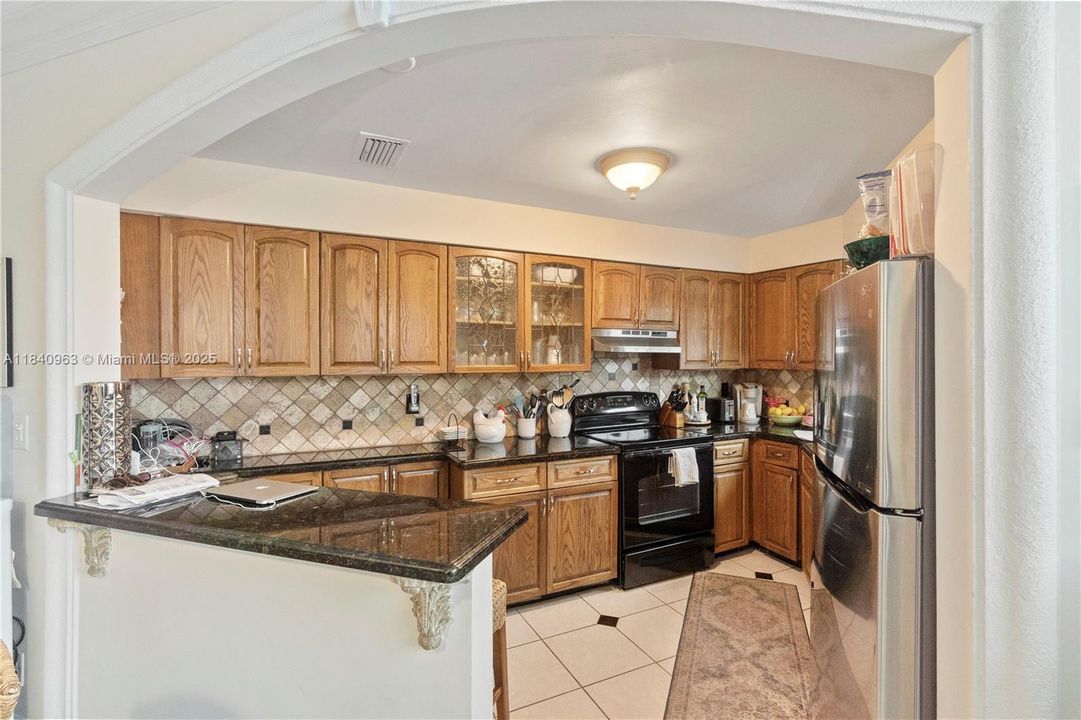 合同活跃: $5,300,000 (0 贝兹, 0 浴室, 0 平方英尺)