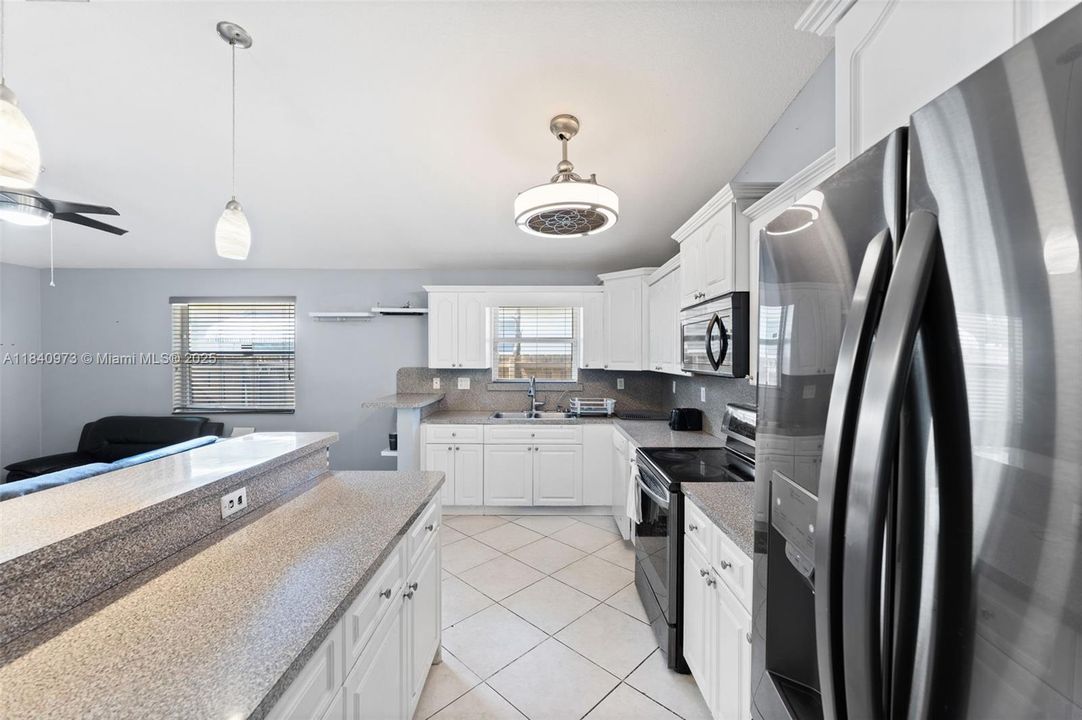 Recently Sold: $399,000 (3 beds, 2 baths, 1680 Square Feet)