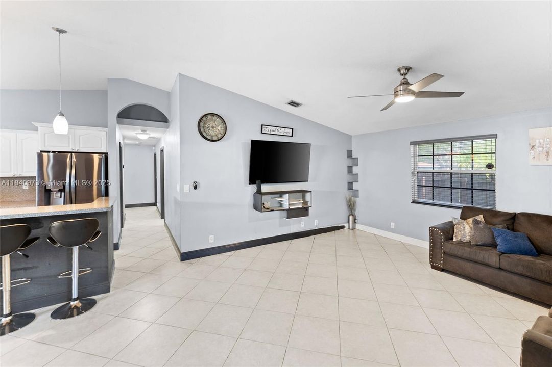 Recently Sold: $399,000 (3 beds, 2 baths, 1680 Square Feet)