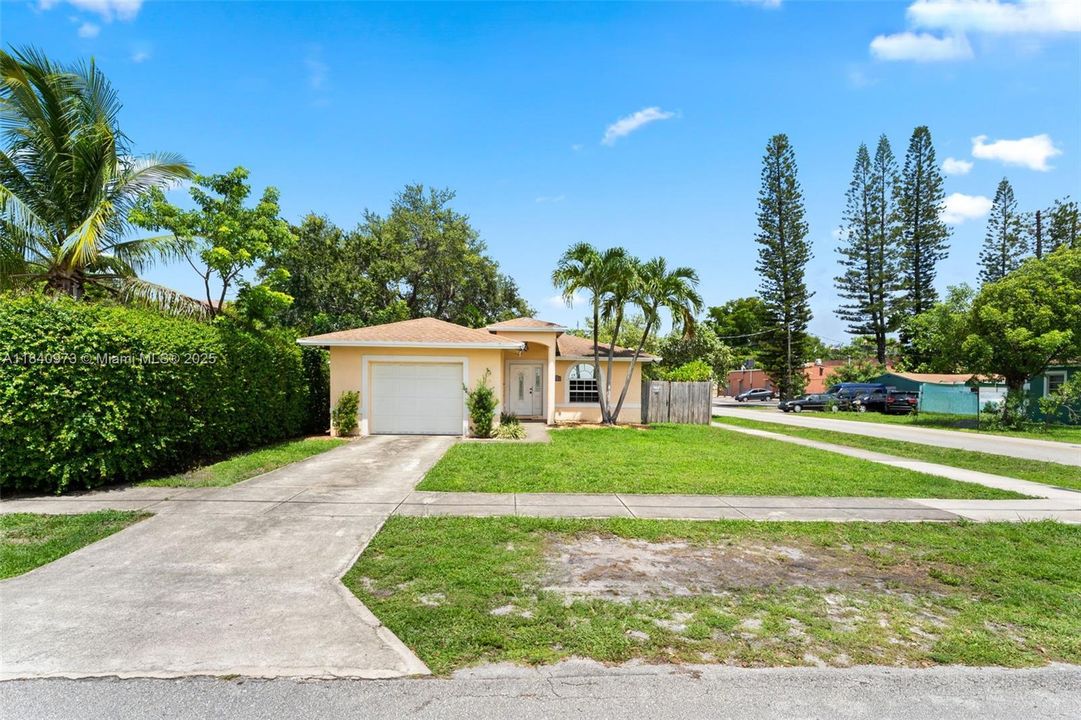Recently Sold: $399,000 (3 beds, 2 baths, 1680 Square Feet)