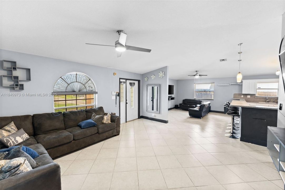 Recently Sold: $399,000 (3 beds, 2 baths, 1680 Square Feet)