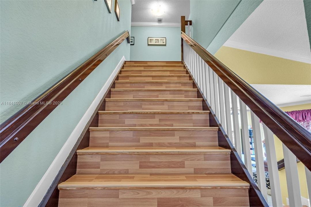 Под контрактом: $1,168,000 (4 спален, 3 ванн, 3162 Квадратных фут)