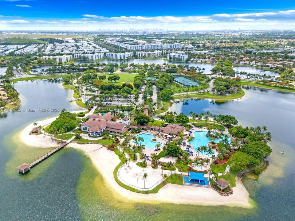 Под контрактом: $1,168,000 (4 спален, 3 ванн, 3162 Квадратных фут)