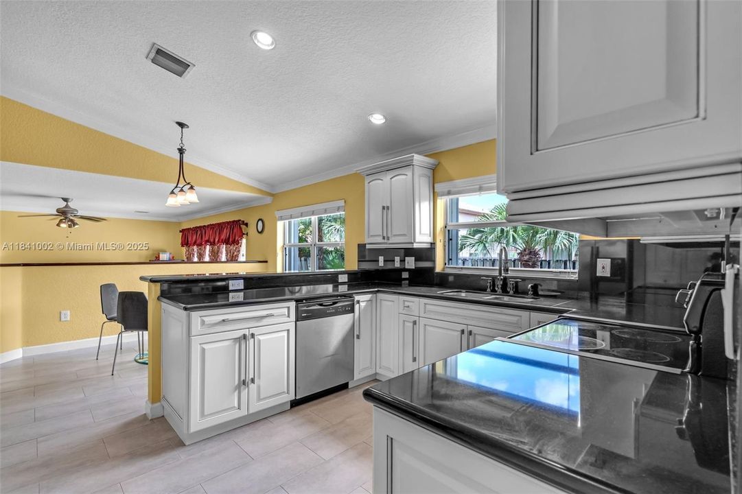 Под контрактом: $1,168,000 (4 спален, 3 ванн, 3162 Квадратных фут)