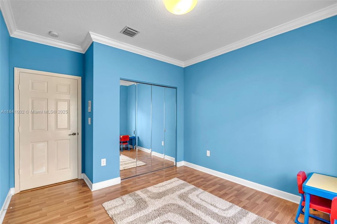 Под контрактом: $1,168,000 (4 спален, 3 ванн, 3162 Квадратных фут)