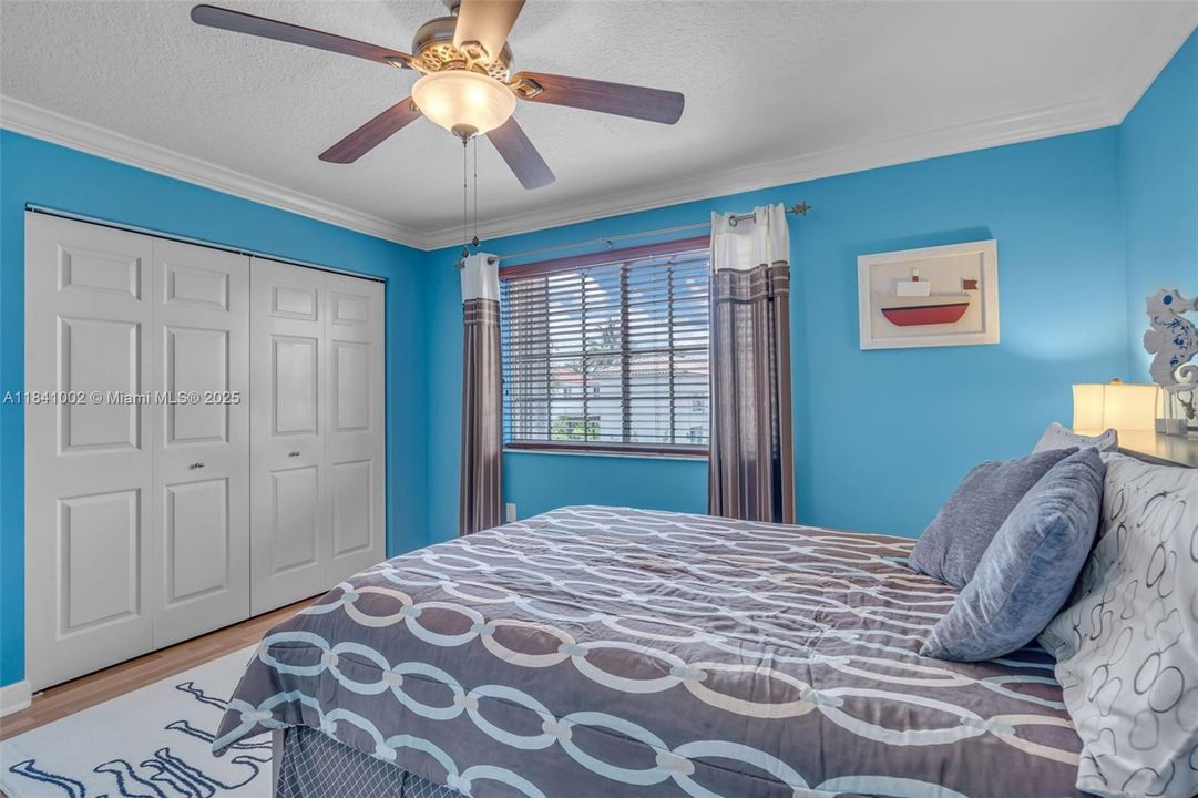 Под контрактом: $1,168,000 (4 спален, 3 ванн, 3162 Квадратных фут)