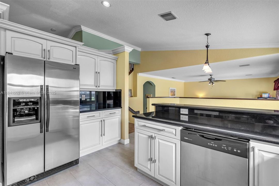 Под контрактом: $1,168,000 (4 спален, 3 ванн, 3162 Квадратных фут)