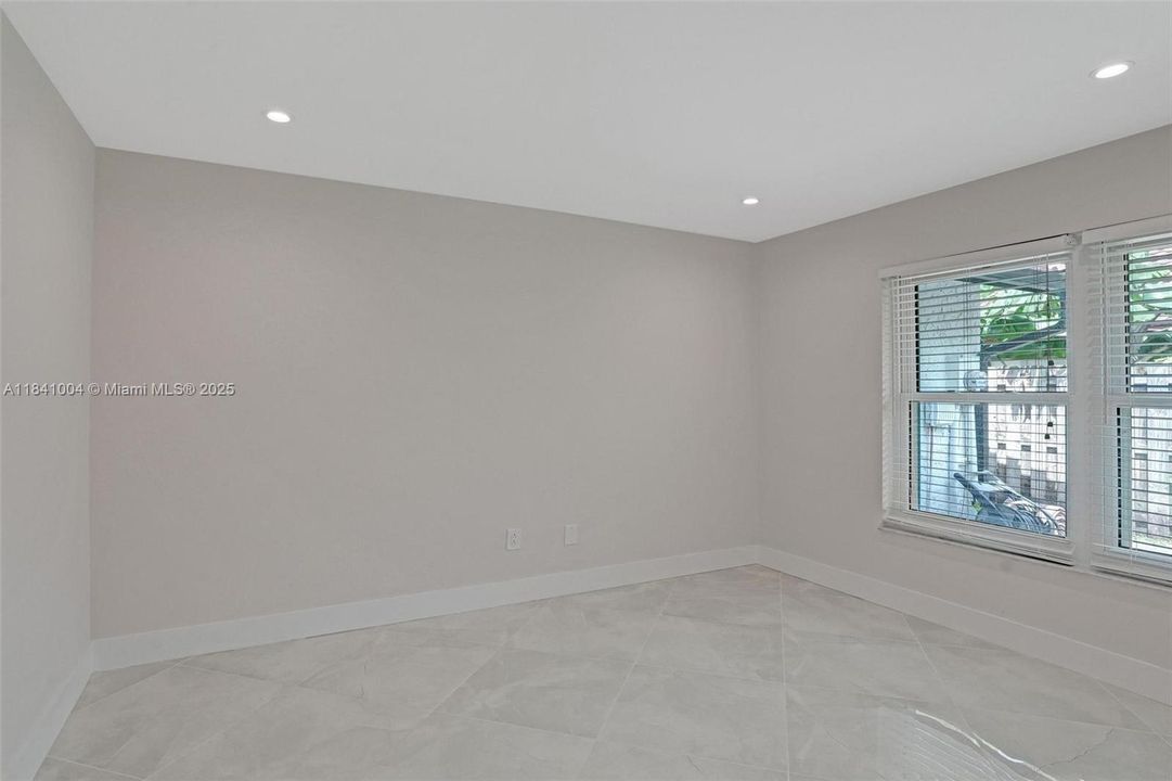 最近租的: $5,150 (4 贝兹, 2 浴室, 1684 平方英尺)