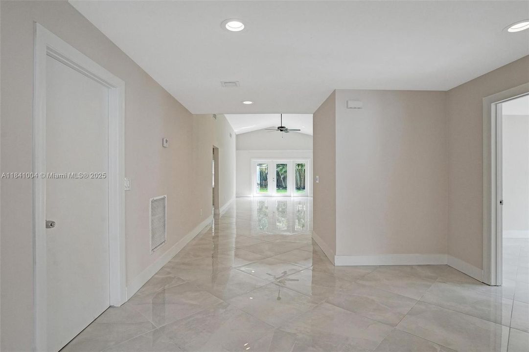 最近租的: $5,150 (4 贝兹, 2 浴室, 1684 平方英尺)