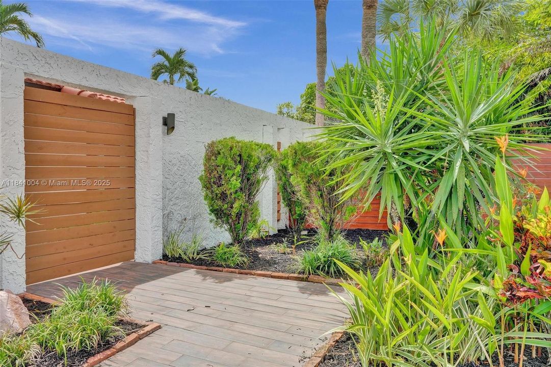 最近租的: $5,150 (4 贝兹, 2 浴室, 1684 平方英尺)