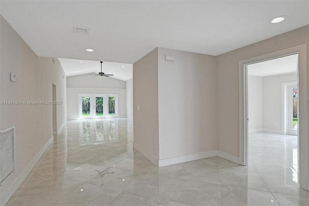 最近租的: $5,150 (4 贝兹, 2 浴室, 1684 平方英尺)